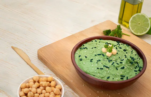 Humus con harina de garbanzo y Spirulina