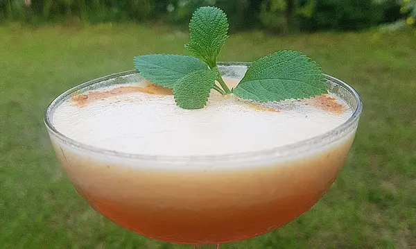 Cóctel de Melón con Cúrcuma