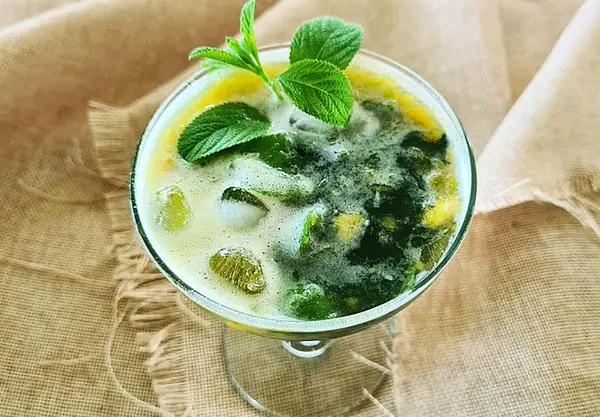 Lulada refrescante con Bebida verde para diluir 